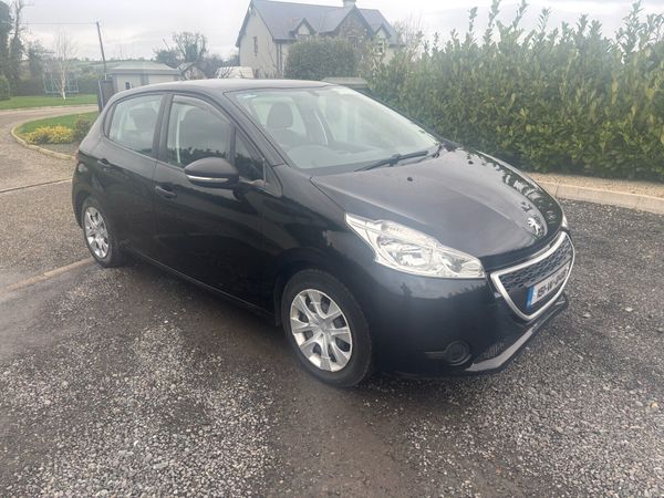 Peugeot 208 Hatchback, Petrol, 2015, Black