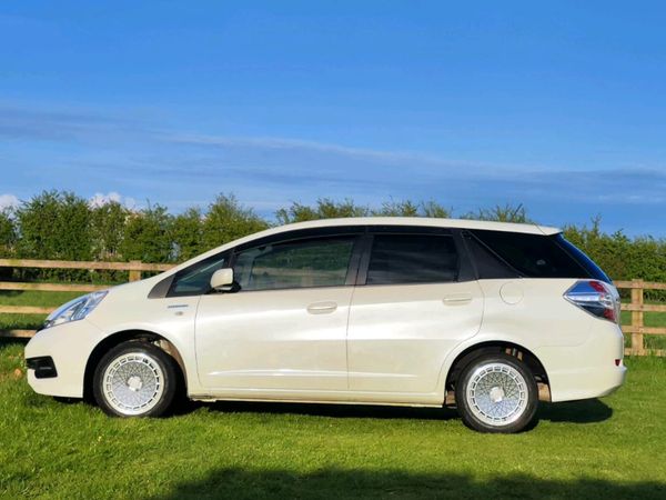 Honda Shuttle Estate, Petrol Hybrid, 2015, White