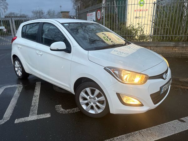 Hyundai i20 Hatchback, Petrol, 2013, White