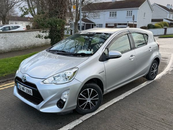 Toyota Aqua Hatchback, Petrol Hybrid, 2015, Silver