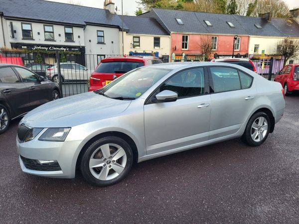 Skoda Octavia Hatchback, Diesel, 2018, Silver