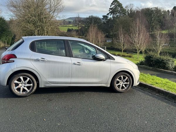 Peugeot 208 Hatchback, Petrol, 2015, Grey