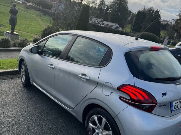 Peugeot 208 Hatchback, Petrol, 2015, Grey