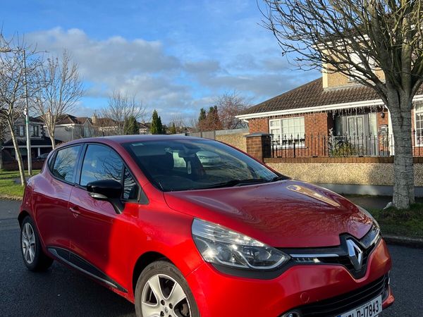 Renault Clio Hatchback, Petrol, 2016, Red