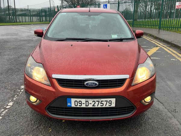 Ford Focus Hatchback, Petrol, 2009, Red