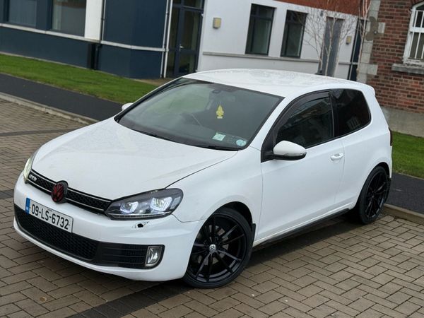 Volkswagen Golf Hatchback, Diesel, 2009, White