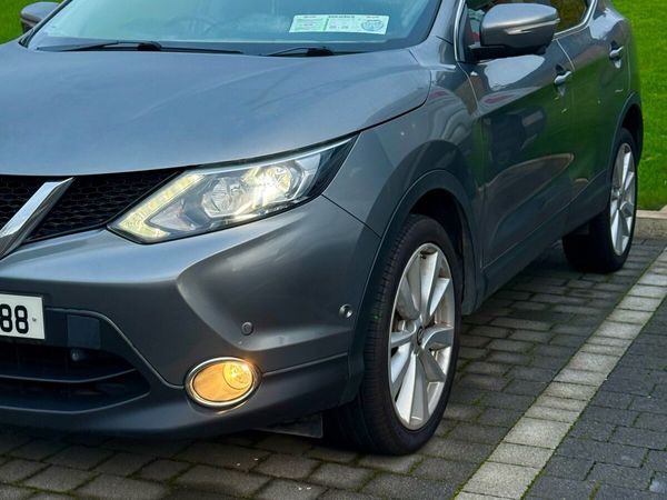 Nissan Qashqai Hatchback, Diesel, 2014, Grey