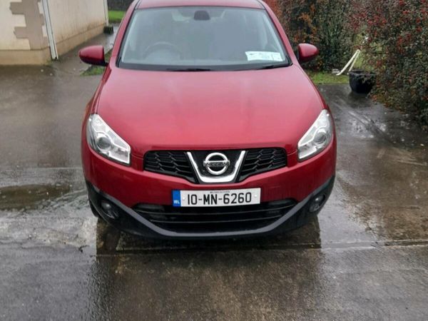 Nissan Qashqai Hatchback, Diesel, 2010, Red