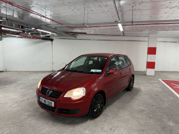 Volkswagen Polo Hatchback, Petrol, 2007, Red