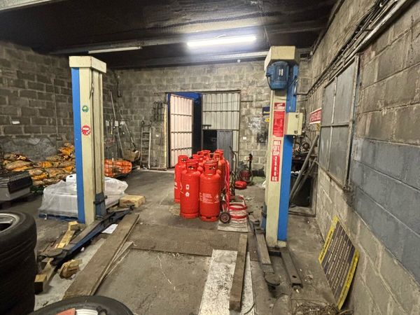 Toyota Corolla Saloon, Petrol, 1992, Red