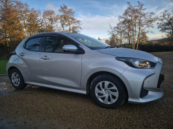 Toyota Yaris Hatchback, Petrol Hybrid, 2020, Silver