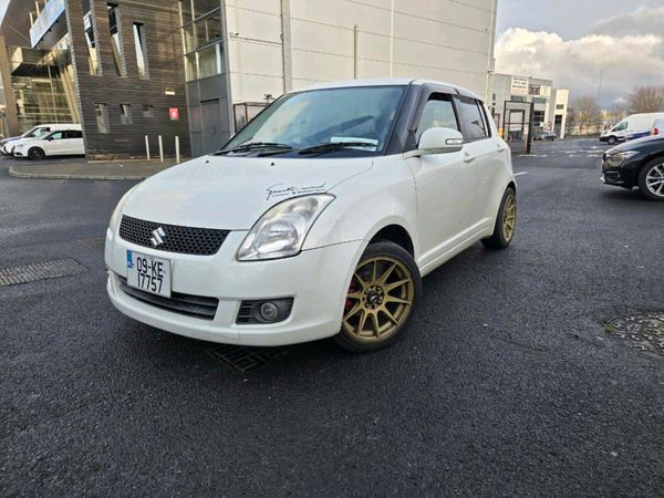 Suzuki Swift Hatchback, Petrol, 2009, White