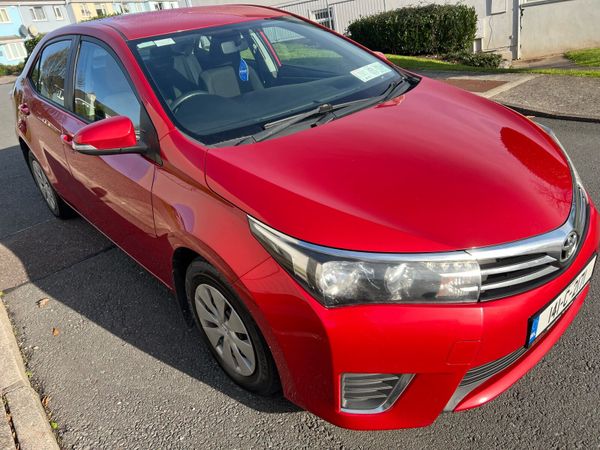 Toyota Corolla Saloon, Diesel, 2014, Red