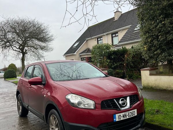 Nissan Qashqai Hatchback, Diesel, 2010, Red