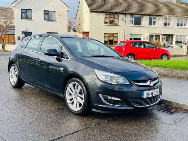 Vauxhall Astra Hatchback, Diesel, 2013, Black