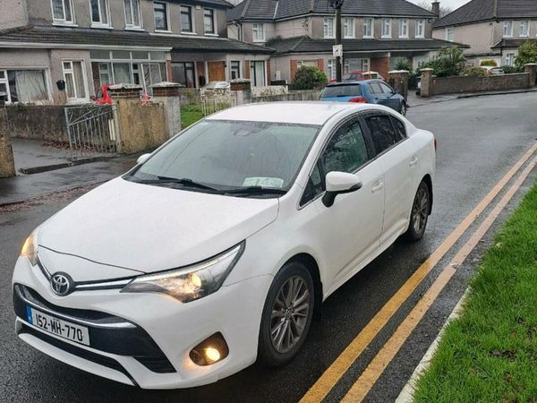 Toyota Avensis Saloon, Diesel, 2015, White