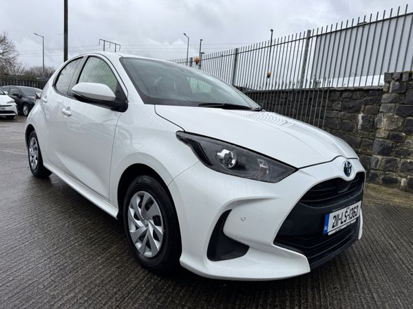Toyota Yaris Hatchback, Petrol Hybrid, 2021, White