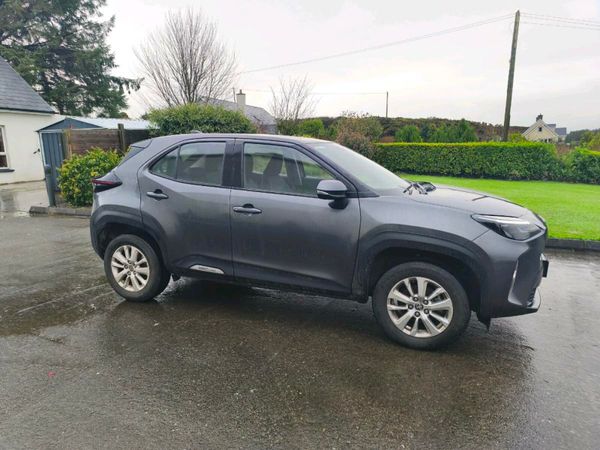 Toyota Yaris Cross Hatchback, Petrol Hybrid, 2023, Grey