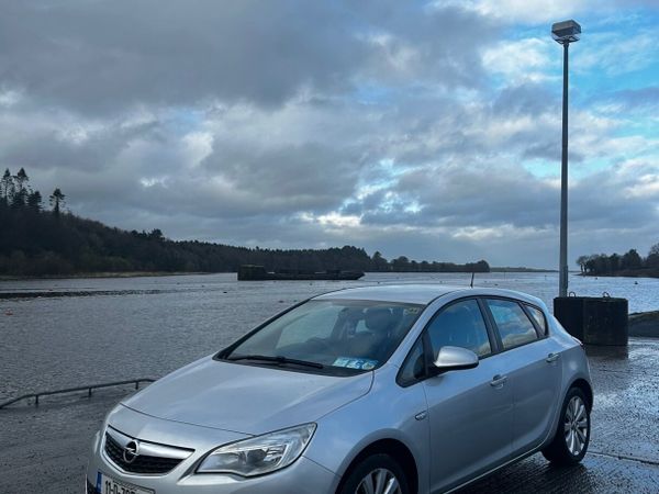 Opel Astra Hatchback, Diesel, 2011, Silver