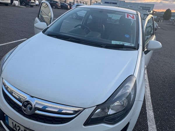 Vauxhall Corsa Hatchback, Diesel, 2014, White
