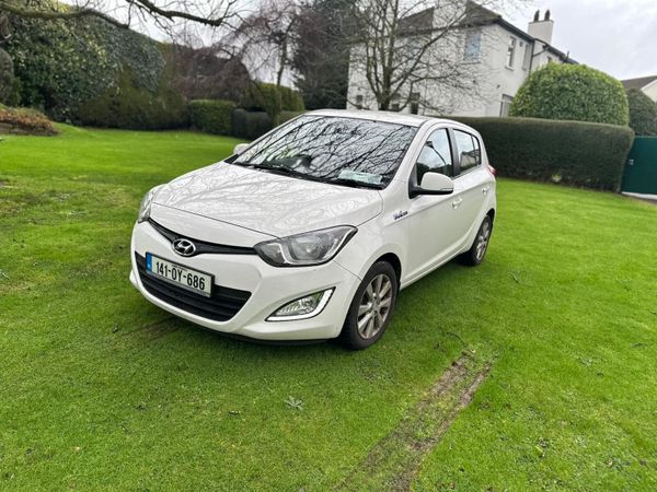 Hyundai i20 Hatchback, Petrol, 2014, White