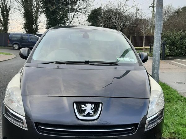 Peugeot 5008 MPV, Diesel, 2013, Black