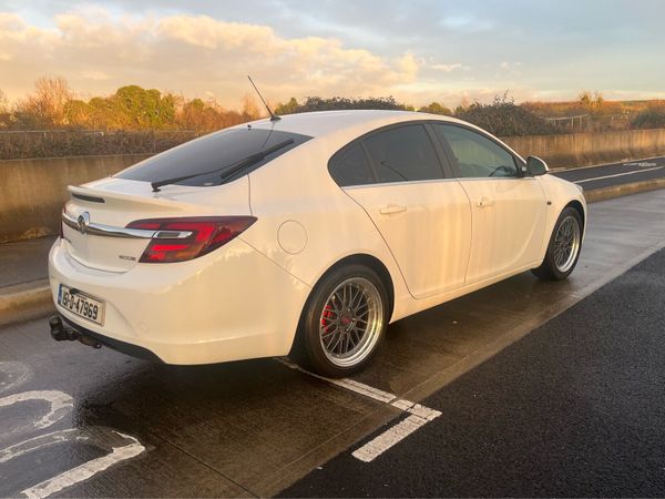 Vauxhall Insignia Hatchback, Diesel, 2015, White