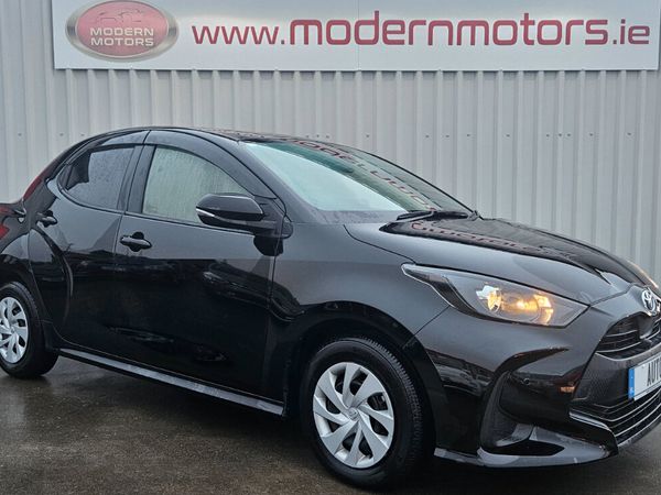 Toyota Yaris Hatchback, Petrol Hybrid, 2020, Black