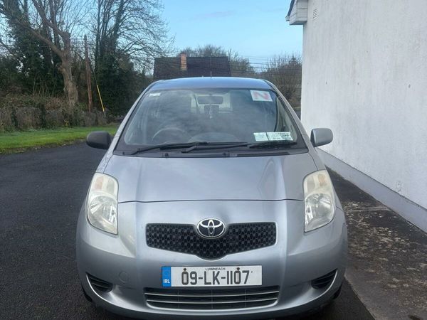 Toyota Yaris Hatchback, Petrol, 2009, Silver