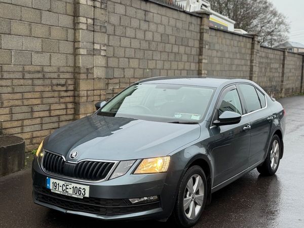 Skoda Octavia Saloon, Diesel, 2019, Grey