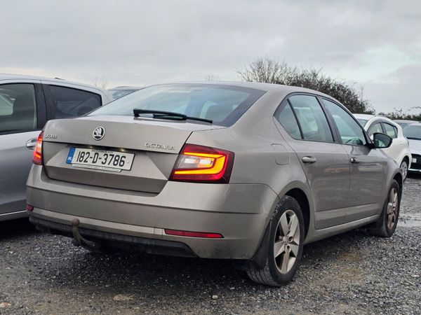 Skoda Octavia Saloon, Diesel, 2018, Grey