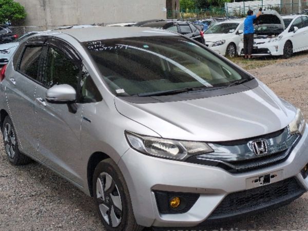 Honda Fit Hatchback, Petrol Hybrid, 2014, Silver
