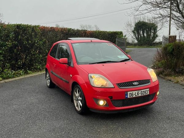 Ford Fiesta Hatchback, Petrol, 2006, Red