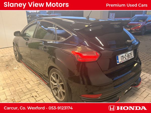 Ford Focus Hatchback, Diesel, 2017, Black