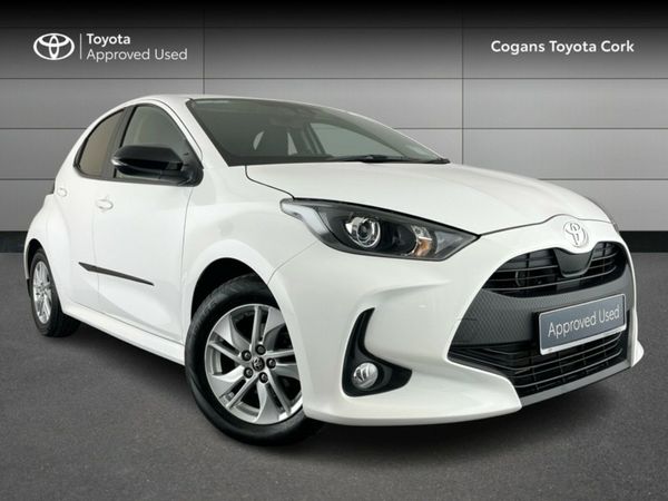 Toyota Yaris Hatchback, Petrol, 2024, White