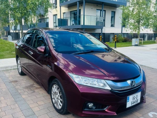 Honda Grace Saloon, Petrol Hybrid, 2015, Red
