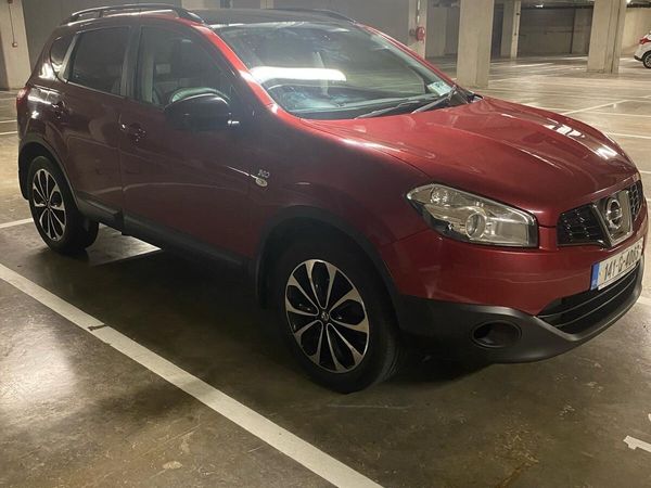 Nissan Qashqai Hatchback, Diesel, 2014, Red