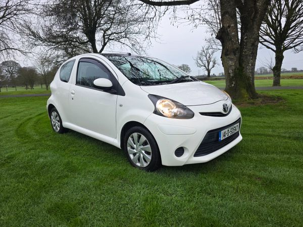 Toyota Aygo Hatchback, Petrol, 2014, White
