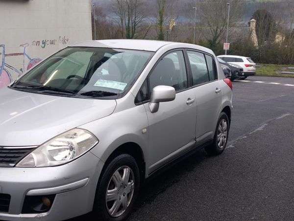 Nissan Tiida Hatchback, Petrol, 2009, Silver