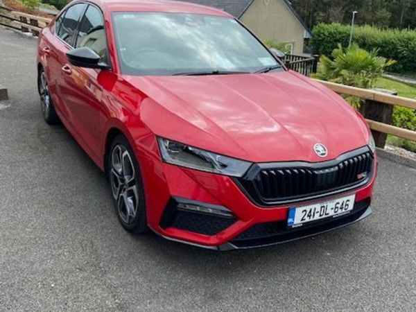 Skoda Octavia Saloon, Diesel, 2024, Red