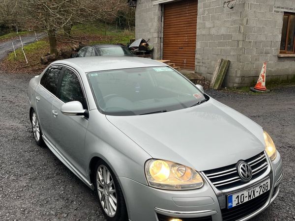 Volkswagen Jetta Saloon, Diesel, 2010, Silver