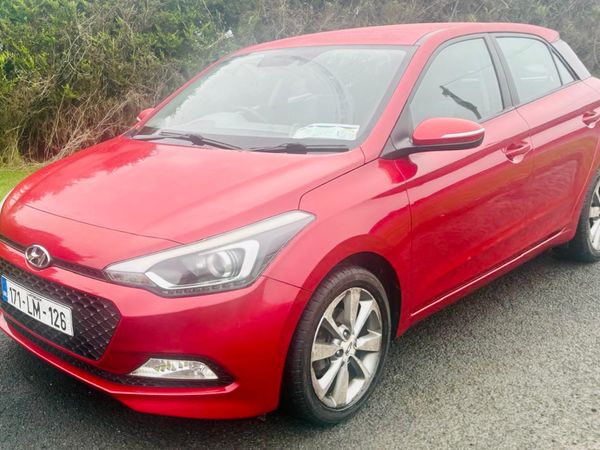 Hyundai i20 Hatchback, Petrol, 2017, Red