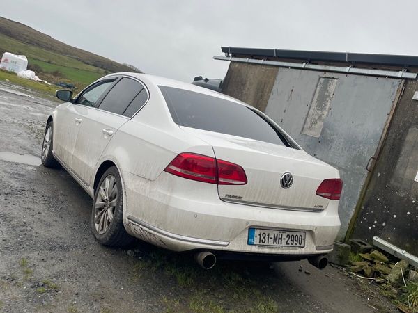 Volkswagen Passat Saloon, Diesel, 2013, White
