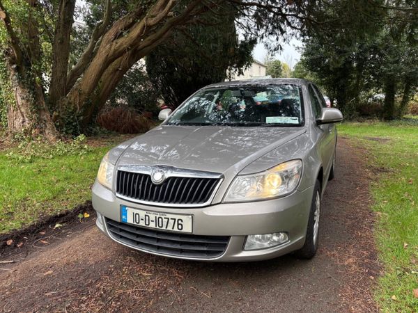 Skoda Octavia Hatchback, Diesel, 2010, Beige