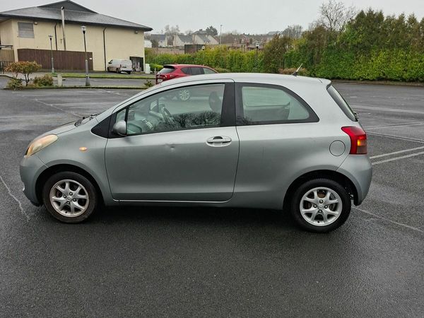 Toyota Yaris Hatchback, Petrol, 2006, Silver
