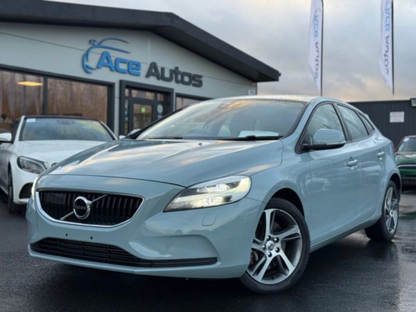 Volvo V40 Hatchback, Diesel, 2018, Blue