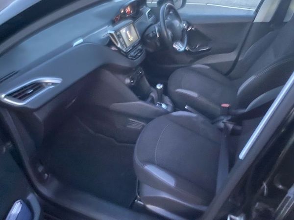 Peugeot 208 Hatchback, Petrol, 2015, Black