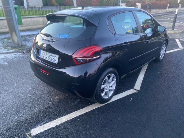 Peugeot 208 Hatchback, Petrol, 2015, Black