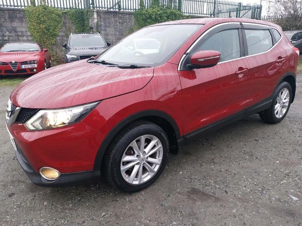 Nissan Qashqai Hatchback, Diesel, 2014, Red