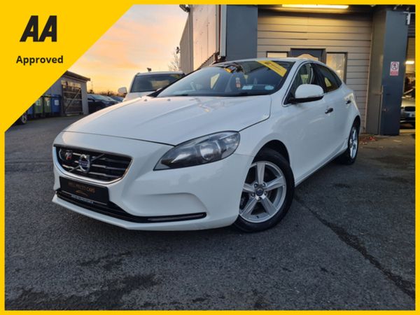 Volvo V40 Hatchback, Petrol, 2014, White